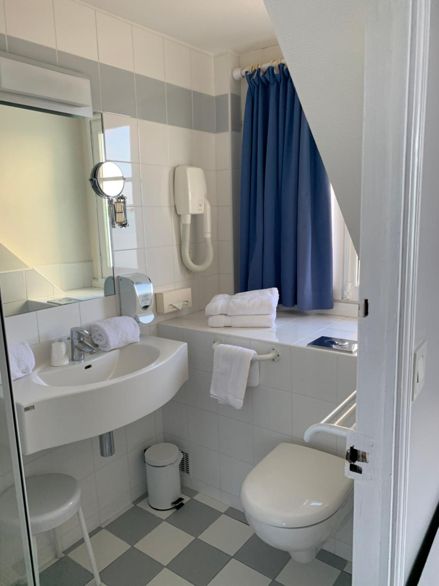 Double or Twin Room with Sea View without Balcony,1540087456:JPEG